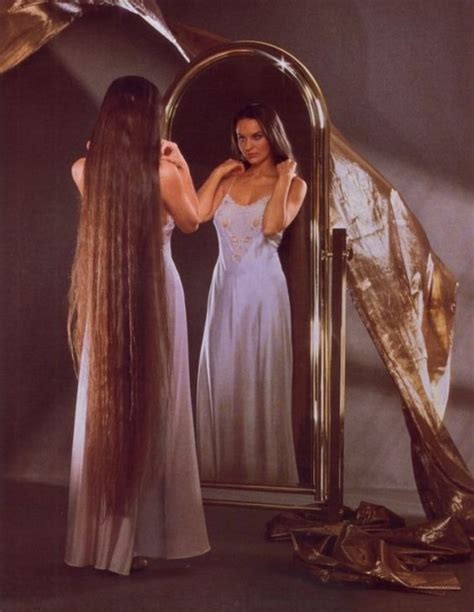 NashvilleGab - Crystal Gayle (The Woman With The Waterfall Hair)