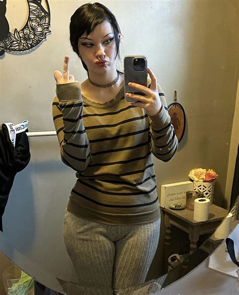 Mia Rae / Thiccmom / uwumommysus { insta post 03/07/23 } : r/thicccmom