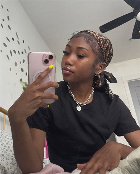 charlee | 🖤🖤🖤🖤 | Instagram