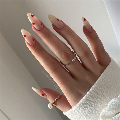 Нежный маникюр с сердечками | Unhas bonitas, Unhas compridas, Unhas de gel