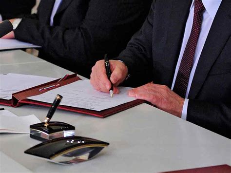 Юридические услуги от компании "Медведев и Партнеры"