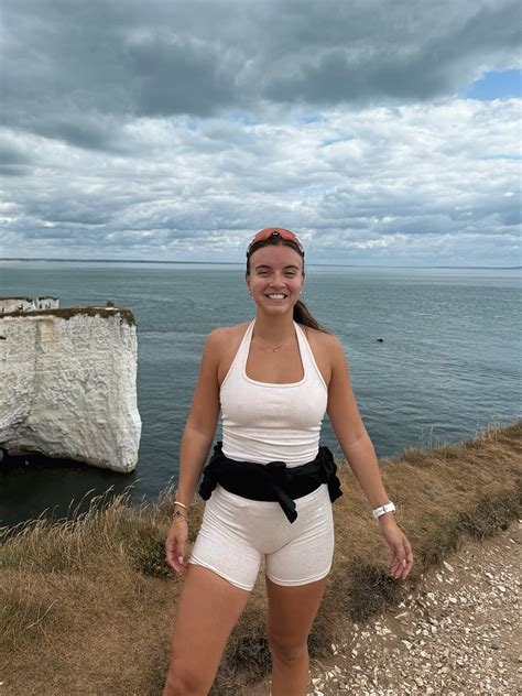 Zoe Ellen Rae (@zoerae) • Instagram photos and videos