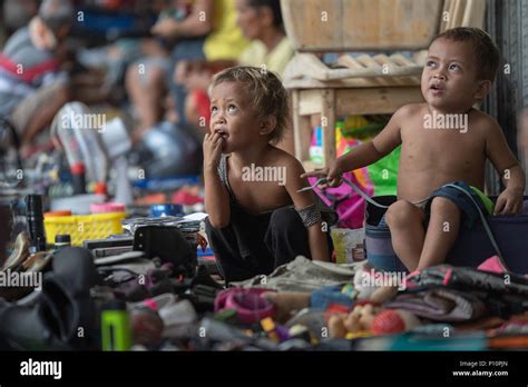 Filipino street children within the downtown area of Cebu City,Philippines Stock Photo - Alamy