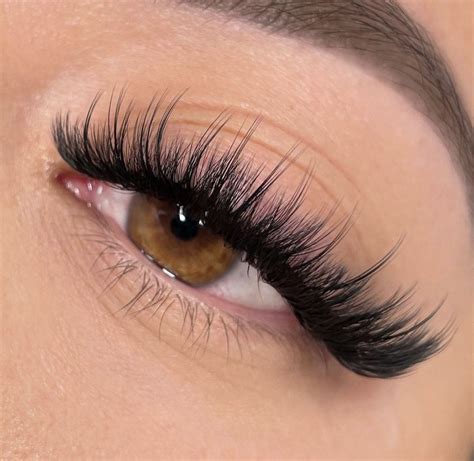 Wispy Lashes: The Ultimate Guide to Enhancing Your Eyes