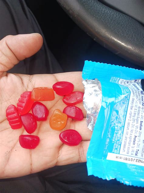 almost all of my fruitsnacks where red : r/mildlyinteresting