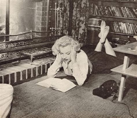 Что читают блондинки: любимые книги Мэрилин Монро