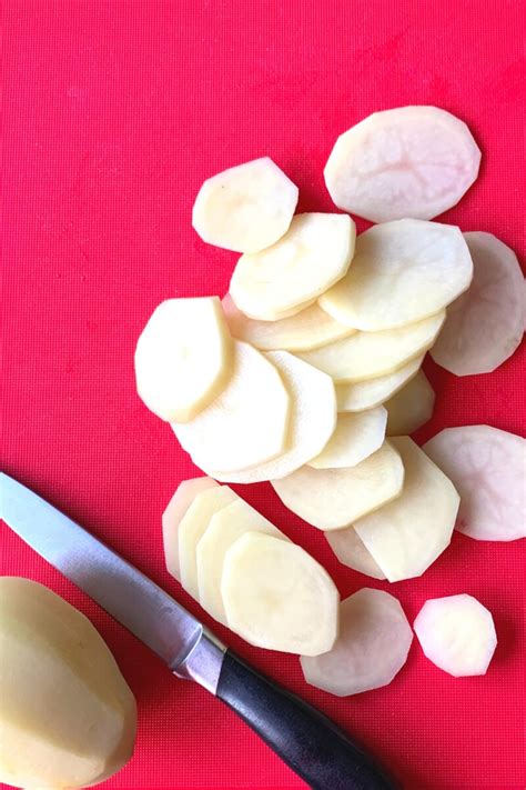 Cheesy Oven-Baked Garlic Potatoes | Newbie In The Kitchen