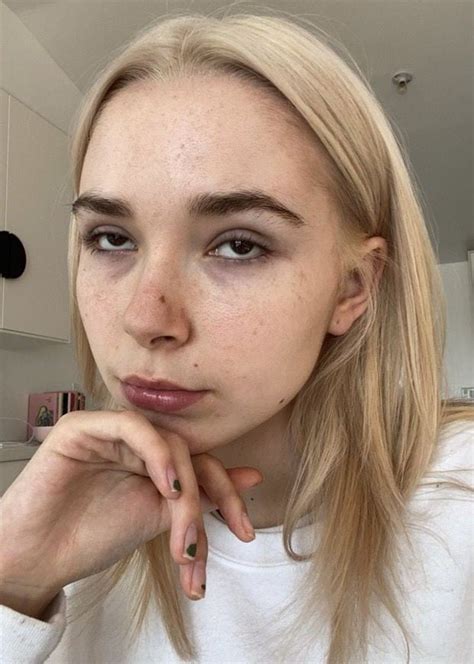 Lydia without makeup : r/LydiaNight