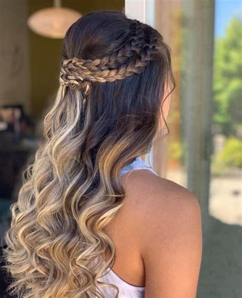 20+ Cute Dama Hairstyles for Quinceaneras