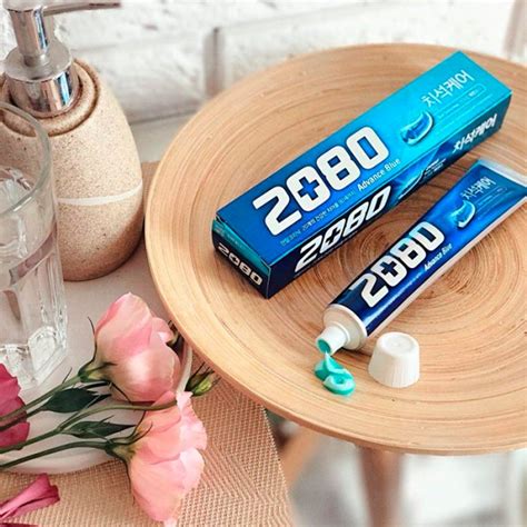 Отбеливающая паста Dental Clinic 2080 Toothpaste Scrub Essence - купить ...