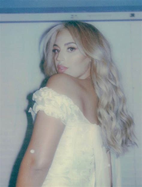 ALINA BARAZ - Photogenics Media