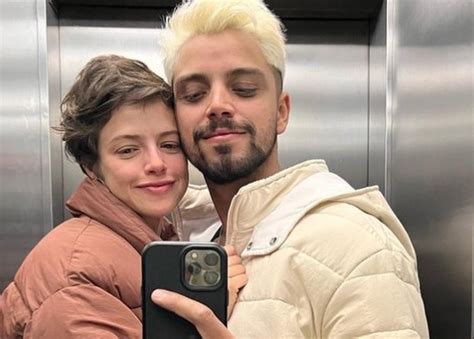 Rodrigo Simas E Esposa - Agatha Moreira e Rodrigo Simas falam do casamento à distância, e ela ...