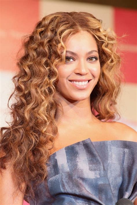 charming curly hairstyles  women pretty designs