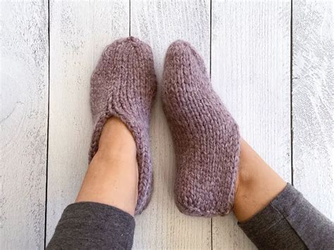 Easiest Knit Slippers Pattern Anyone Can Make - eKnitting stitches