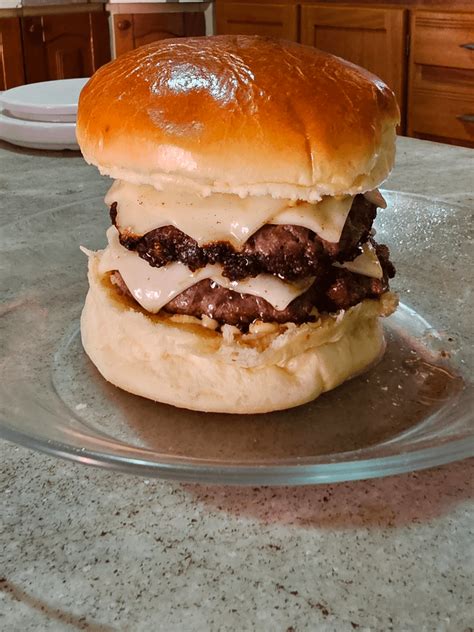 Homemade burger, what do you guys think? : r/burgers