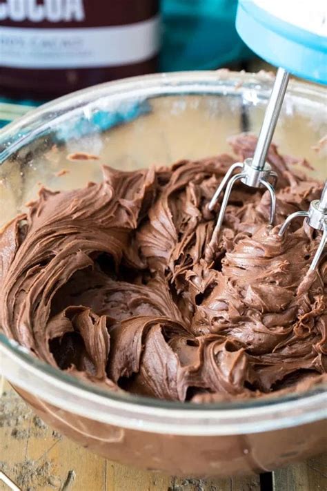 How to make Chocolate Cream Cheese Frosting! Smooth creamy, and perfect