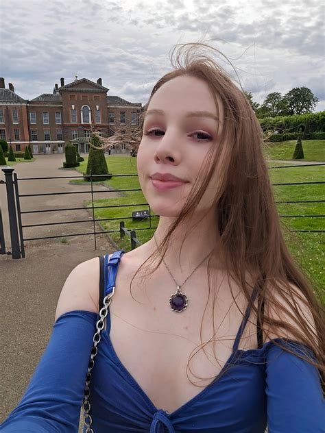 Throne | Lumi | My Wishlist