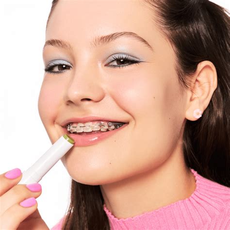 JUICY BOMB glossy butter balm – essence makeup