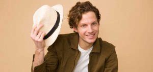 How to Choose the Best Hat for Round Face Males? - Stylish Trend 2022