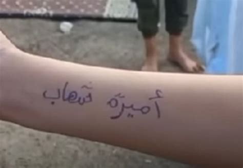 В Газа пишат имената на децата по ръцете им, за да ги познаят, ако ...