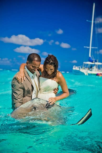 7 Hot Honeymoon Trends For 2014 - Weddingomania