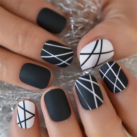 Nail Design Lines - Design Talk