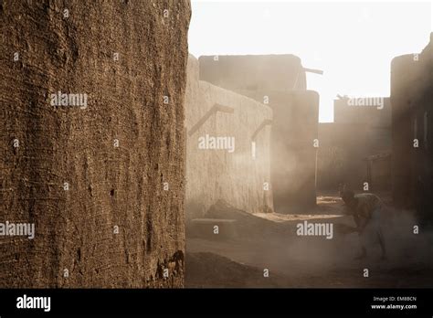 Traditional Sudanese architecture in Djenne, Mali Stock Photo - Alamy