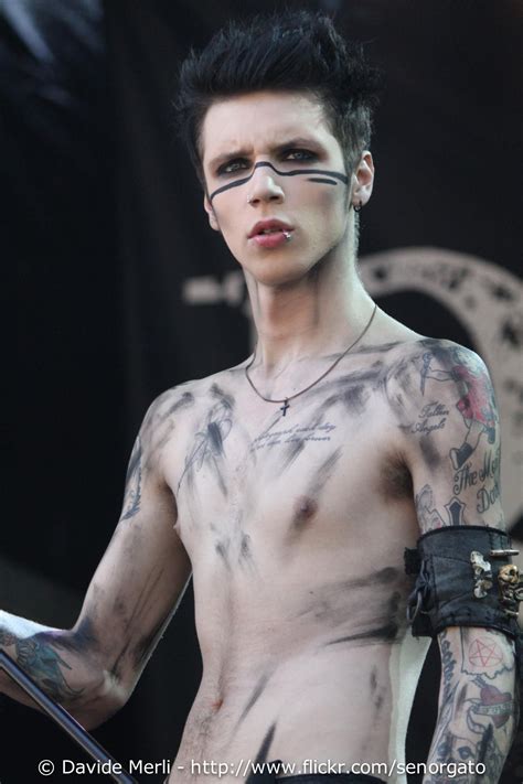 Andy Biersack - BVB Encyclopedia | Andy biersack, Velo de novia negro