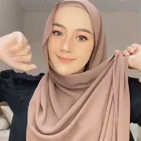 Tampil Memukau di Bulan yang Suci dengan 7 Tren Fashion Hijab Viral ...