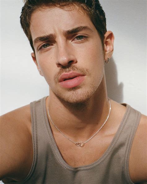 Manu Ríos, actor e icono de la moda: “Cuando salí de ‘Élite’ había