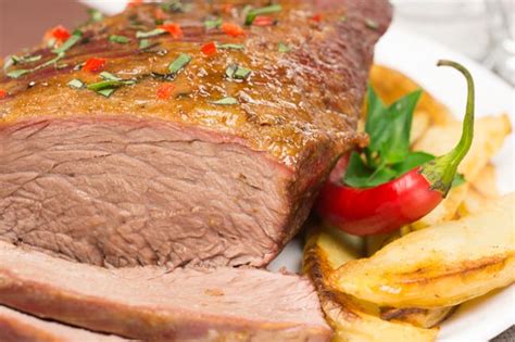 Faça a melhor carne assada no forno. Muito saborosa!