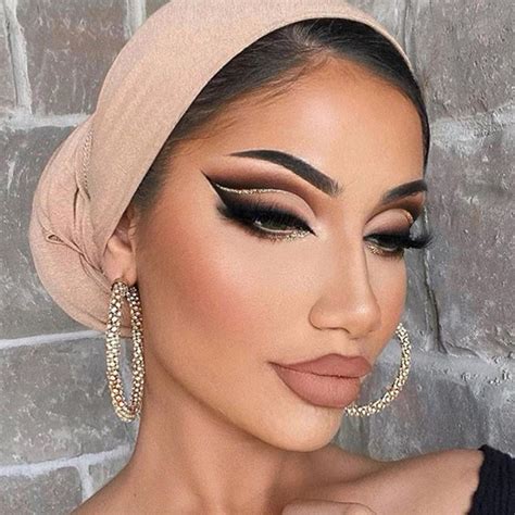 The Latest Cut Crease Trends & How To Tutorial | Glamour UK