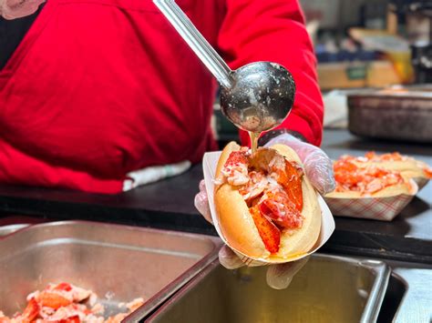 Stew Leonard's - Lobster Rolls for Dinner Tonight? YES! 🦞... | Facebook