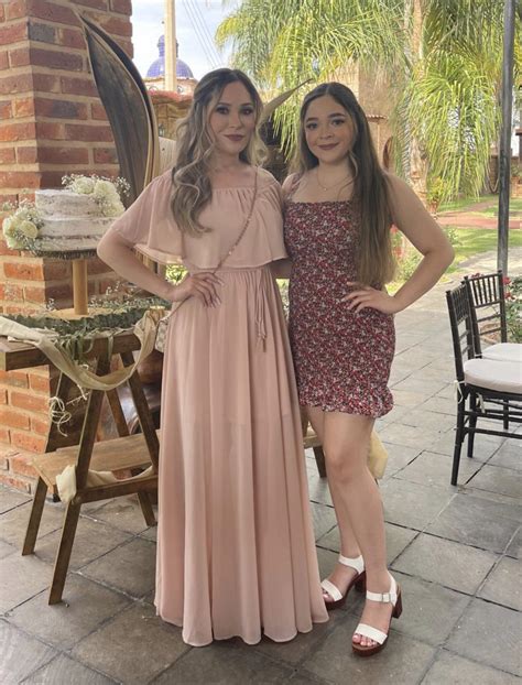 Which Latina would you take? The older sister(left) or the younger