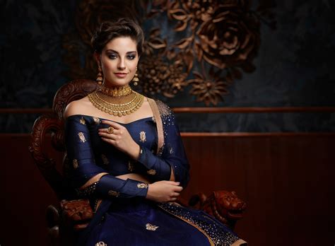 Download Necklace Jewelry Indian Brunette Woman Model HD Wallpaper