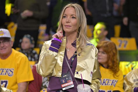 "Running Point" su Netflix: L'eredità di Jeanie Buss con i Lakers