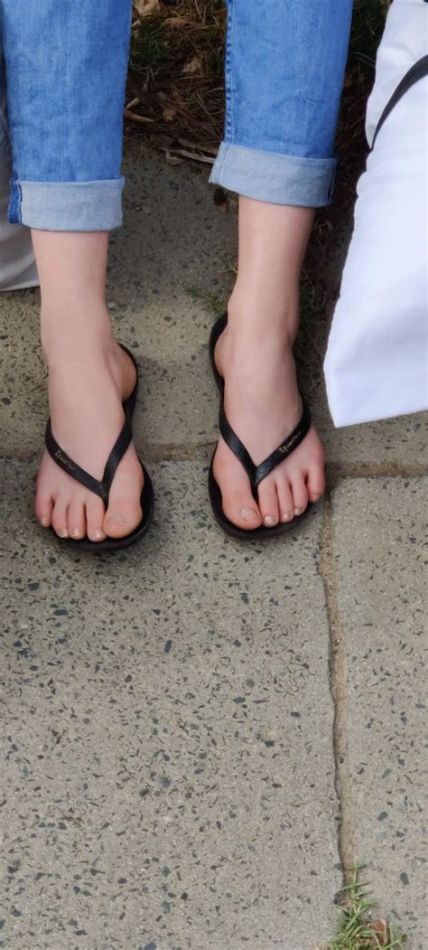 Lick on my smelly feet | Scrolller