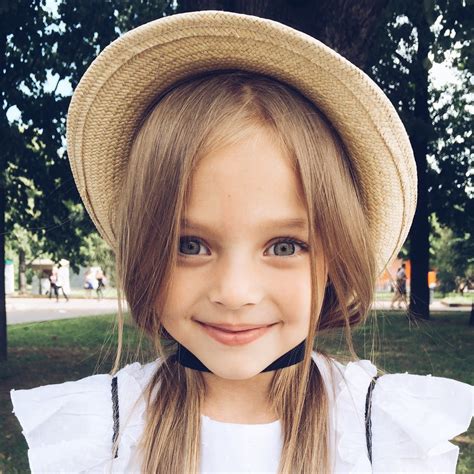 Анна Павага )