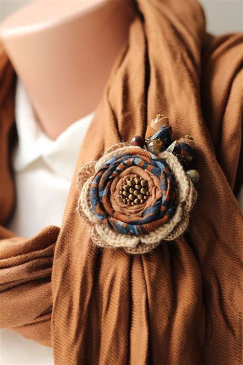 Броши вязанные(фото) | Brooch diy, Fabric flowers diy, Handmade flowers ...
