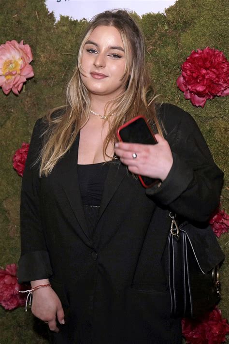 Vidéo : Sylvie Vartan, sa fille Darina Scotti a 26 ans : photos et