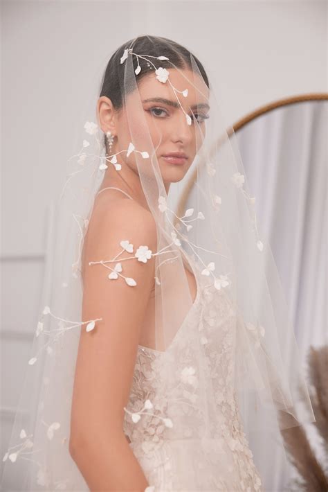 The 11 Best Places To Buy Veils and Accessories – Weddingchicks