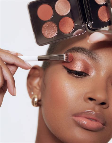 EYES ON ME EYESHADOW PALETTE – RÓEN BEAUTY