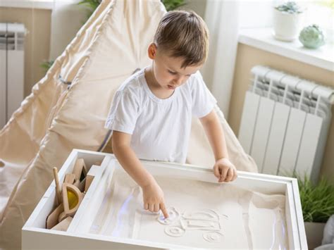 Развивающие игры с песком для детей | статьи от Huggies