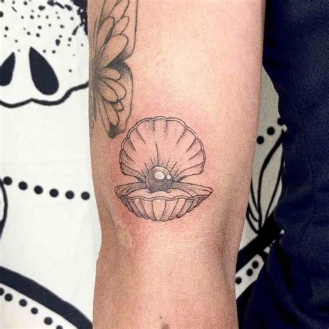 83 Oyster Tattoo Shell Designs & Pearl Ideas - Tattoo Glee