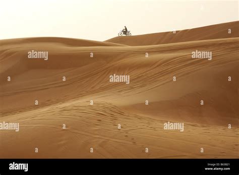 SAND DUNES IN DUBAI Stock Photo - Alamy