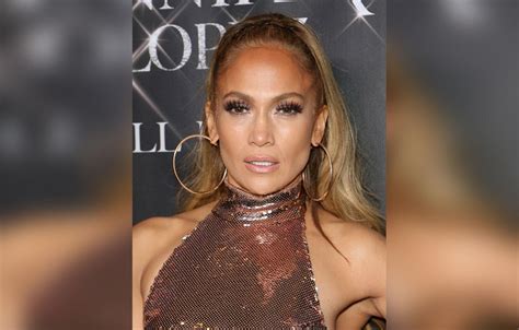 Jennifer Lopez Shows Off Her Famous Booty While Holiday Decorating