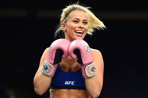 Девушка-боец UFC рассказала, зачем регулярно выкладывает обнаженные фото