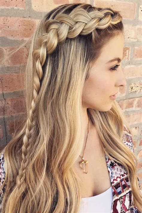 9+ Top Notch Graduation Hairstyles For Girls With Colored Hair