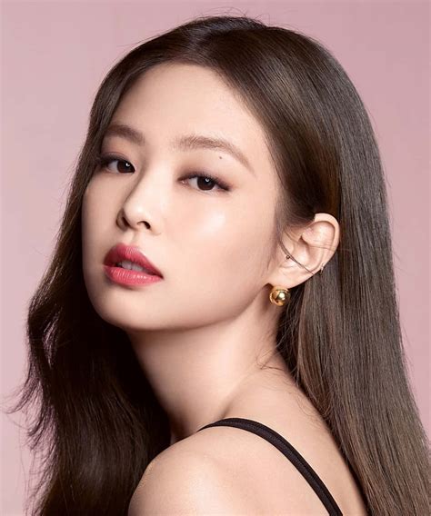 Download Jennie Kim Portrait Picture | Wallpapers.com