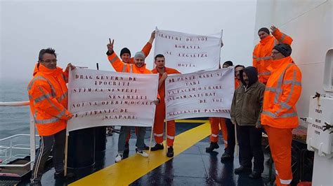 FOTO Marinarii români, mesaj “de peste mări și țări pentru Guvernul de ...